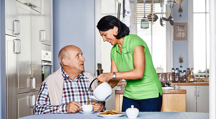 Jak dobrać rodzaj opieki do osoby starszej? Zobacz jakie masz możliwości