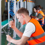 Stanowiska montażowe – Projektowanie ergonomicznych stanowisk montażowych Stanowiska montażowe