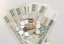 Dodatkowy zasiłek opiekuńczy – kogo obowiązuje? pieniądze