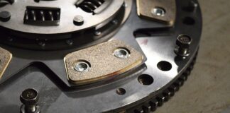 Jak długo trwa wymiana sprzęgła w samochodzie?