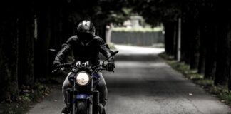 Czy motocyklem 50 można jeździć po autostradzie?