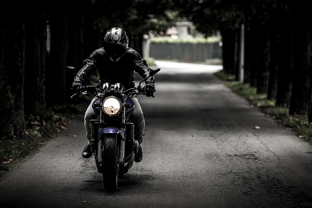 Czy motocyklem 50 można jeździć po autostradzie?