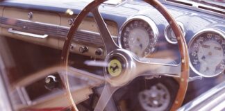 Dlaczego 50 Cent nie może kupić Ferrari?